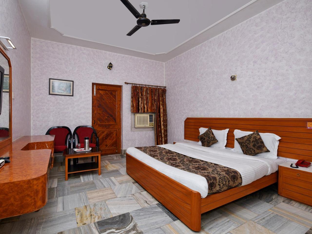 Hotel Padmini International- Sigra Kakarmatha